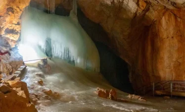 Eisriesenwelt, Hohenwerfen Castle & Golling Waterfall – Private Adventure Tour from Salzburg